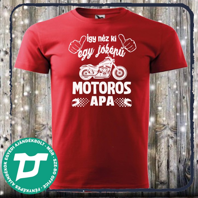 Így néz ki egy jóképű motoros