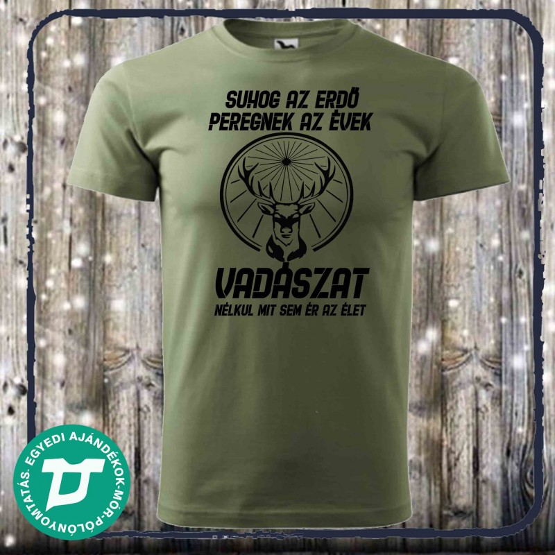 Suhog az erdő peregnek az évek