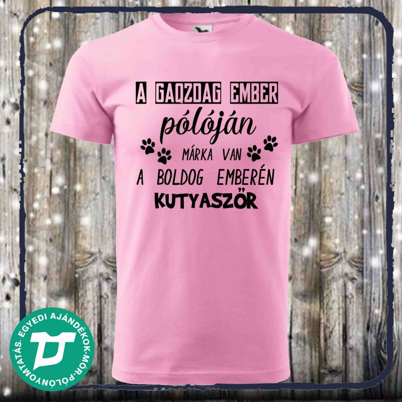 A gazdag ember pólóján márka jel van