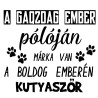 A gazdag ember pólóján márka jel van